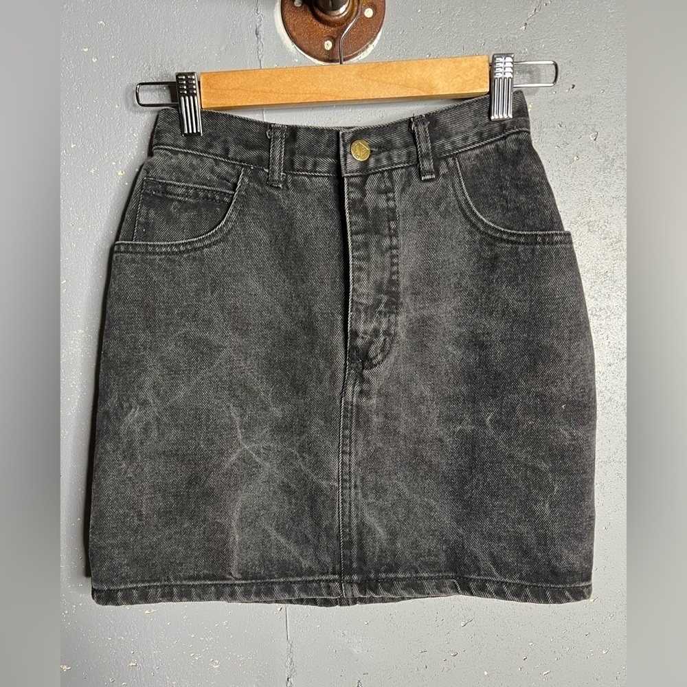 George’s Marciano for Guess vintage black denim skirt. Size 27